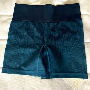 LULULEMON Sculpt Short